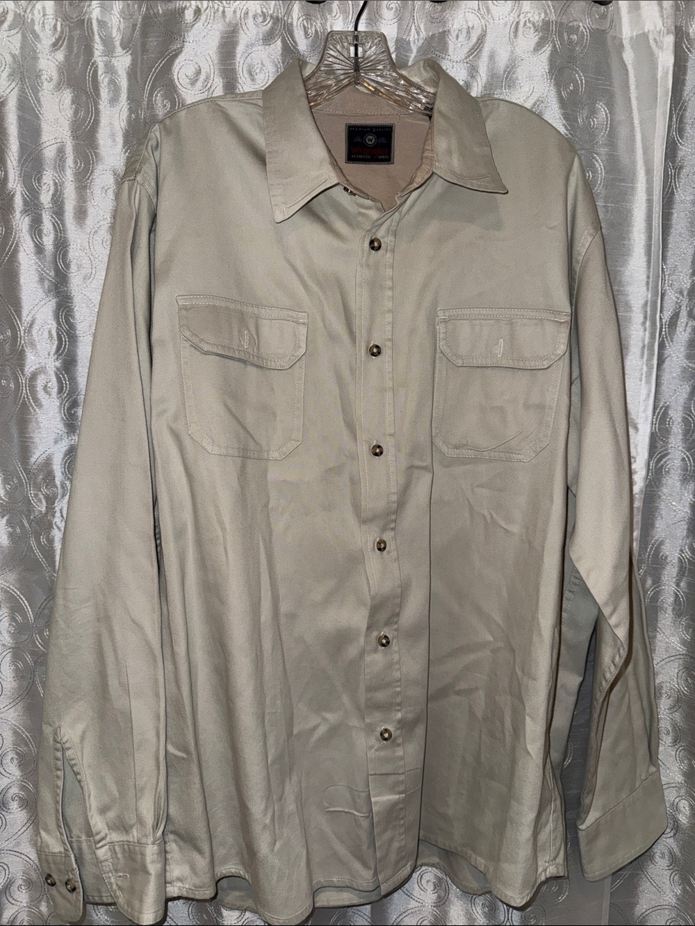 Wrangler Authentic Beige Button-Front Shirt with Double Pockets Men’s Large 🔥 G2